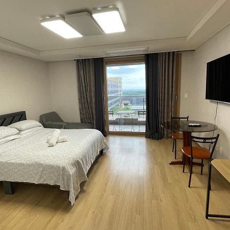 Spacious Luxury Condo W/ Kitchen Beside Hilton Clark D'Heights Mabalacat Exteriér fotografie