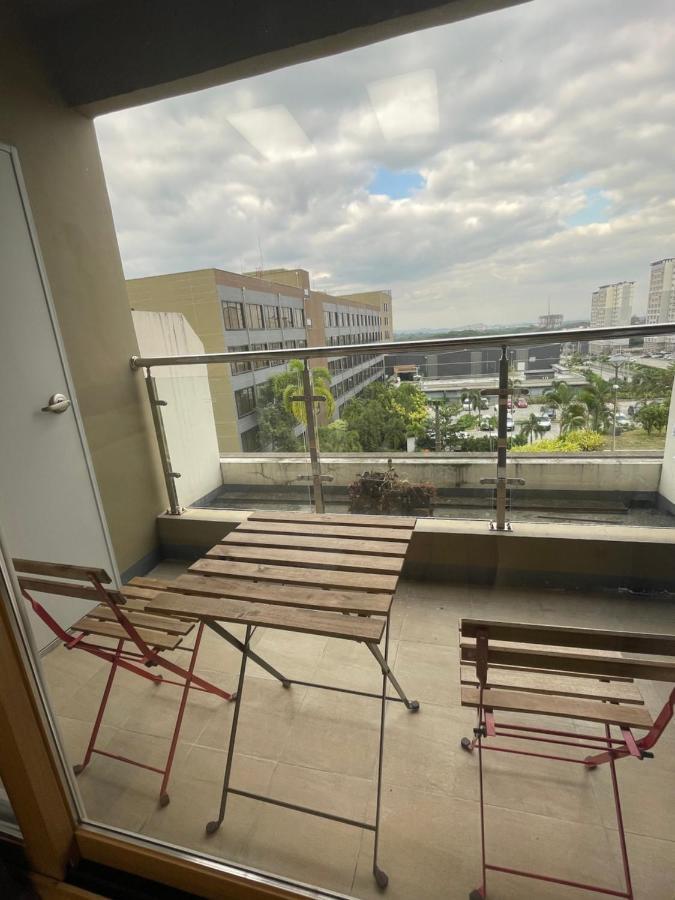 Spacious Luxury Condo W/ Kitchen Beside Hilton Clark D'Heights Mabalacat Exteriér fotografie