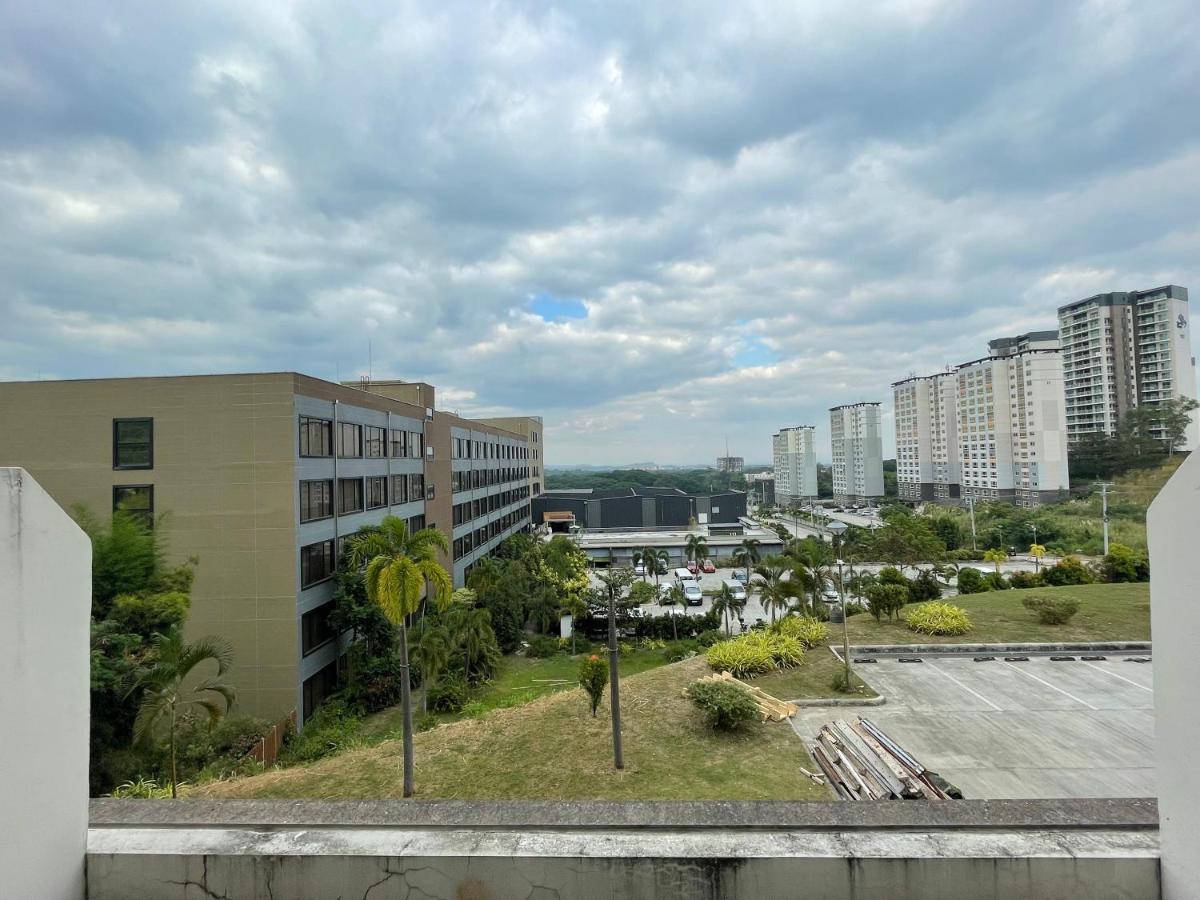 Spacious Luxury Condo W/ Kitchen Beside Hilton Clark D'Heights Mabalacat Exteriér fotografie